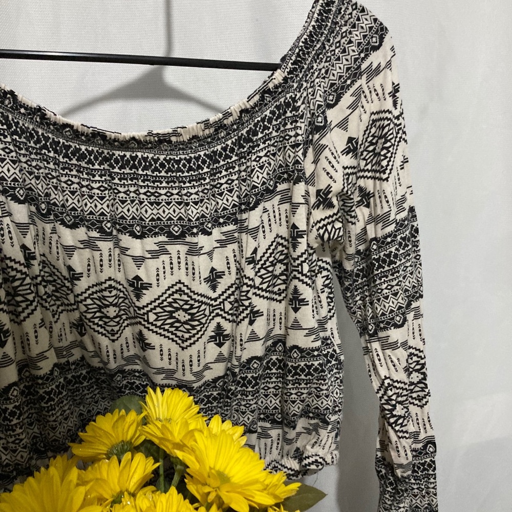 Quarter sleeve crop top